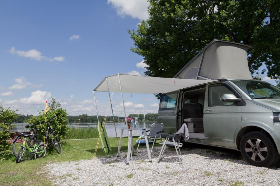 camping_schwanenplatz_stellplatz_see
