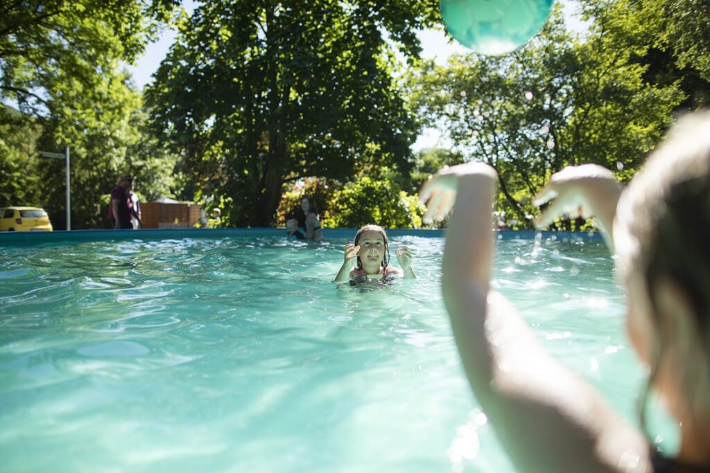 pool-kinder